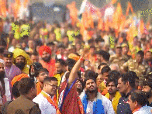 धीरेंद्र शास्त्री से शिल्पा शेट्‌टी बोलीं-बस एक कॉल दूर हूं:महाराज जी जब जरूरत हो, याद कर लेना; एकता कपूर-राजपाल यादव भी पहुंचे