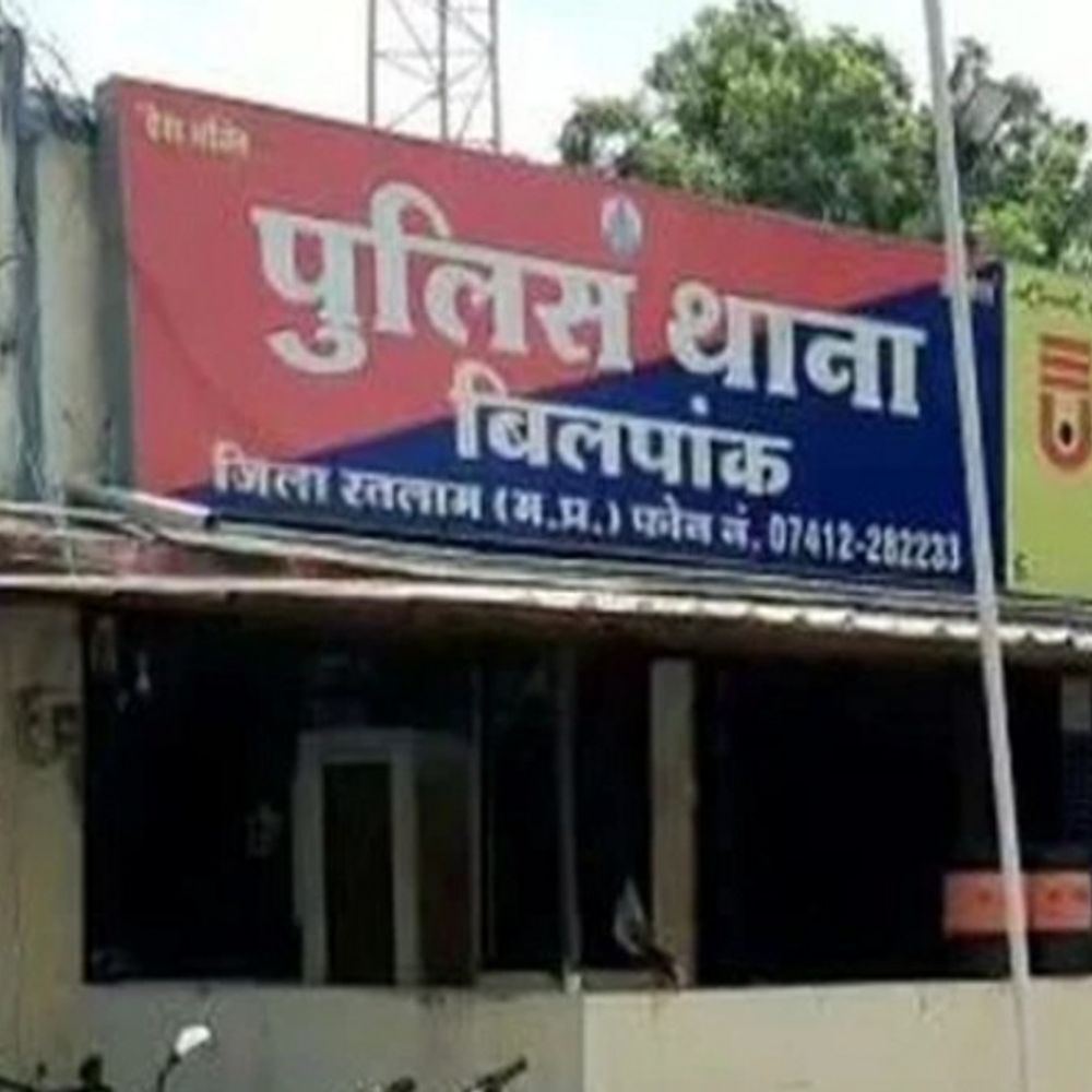 इनवेस्टमेंट के नाम पर 2 करोड़ की ऑनलाइन ठगी:पुलिस ने रतलाम से तीन युवक को गिरफ्तार किया, डबल मुनाफे का लालच दिया था