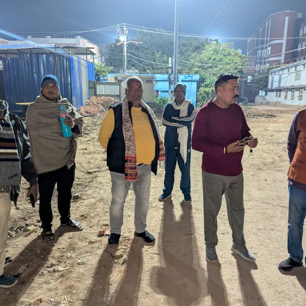 आरा-सासाराम रेलखंड पर मिला बुजुर्ग का शव:खेत घूमने जा रहे थे, ट्रैक पार करते समय ट्रेन की चपेट में आने से गई जान; कपड़े से हुई पहचान