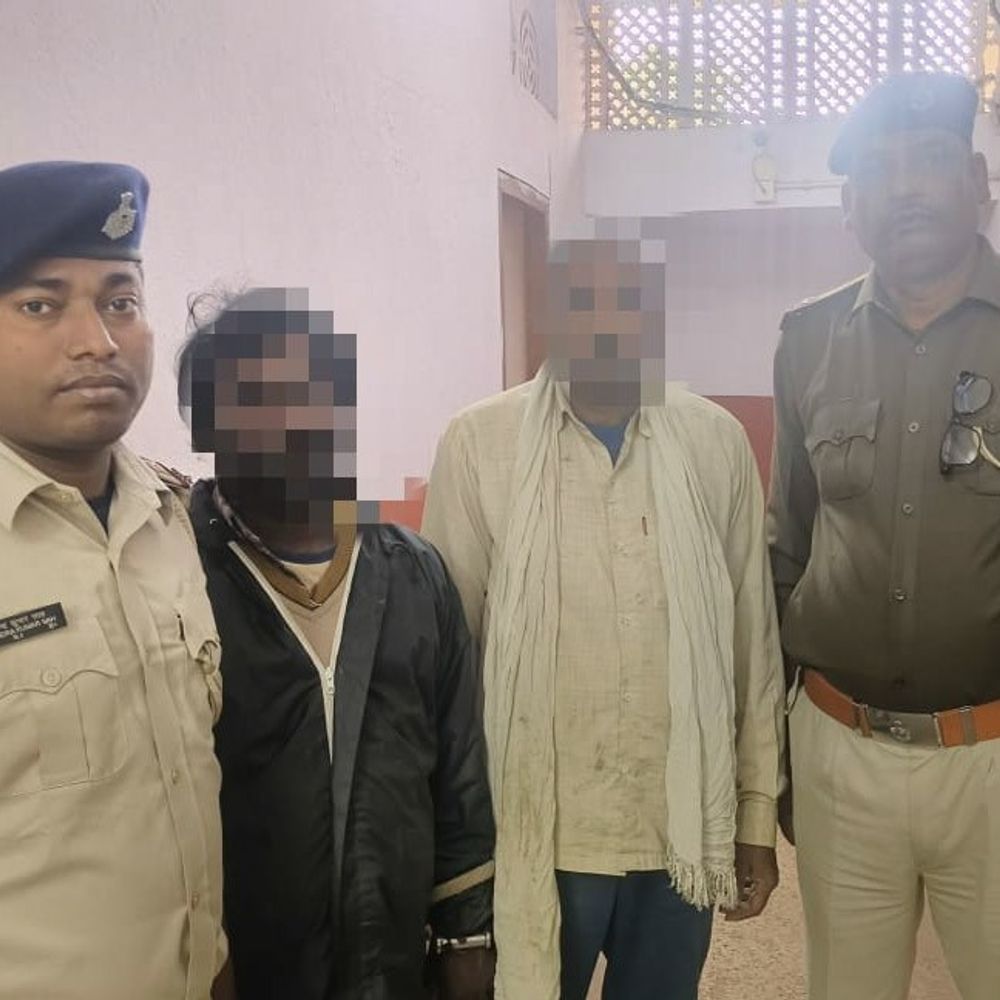 दुल्लमचक में पुलिस पर पथराव मामले में 2 आरोपी गिरफ्तार:वोटिंग के अगले दिन चुनावी रंजिश में दो पक्षों में विवाद हुआ था, गांव में तनाव का माहौल