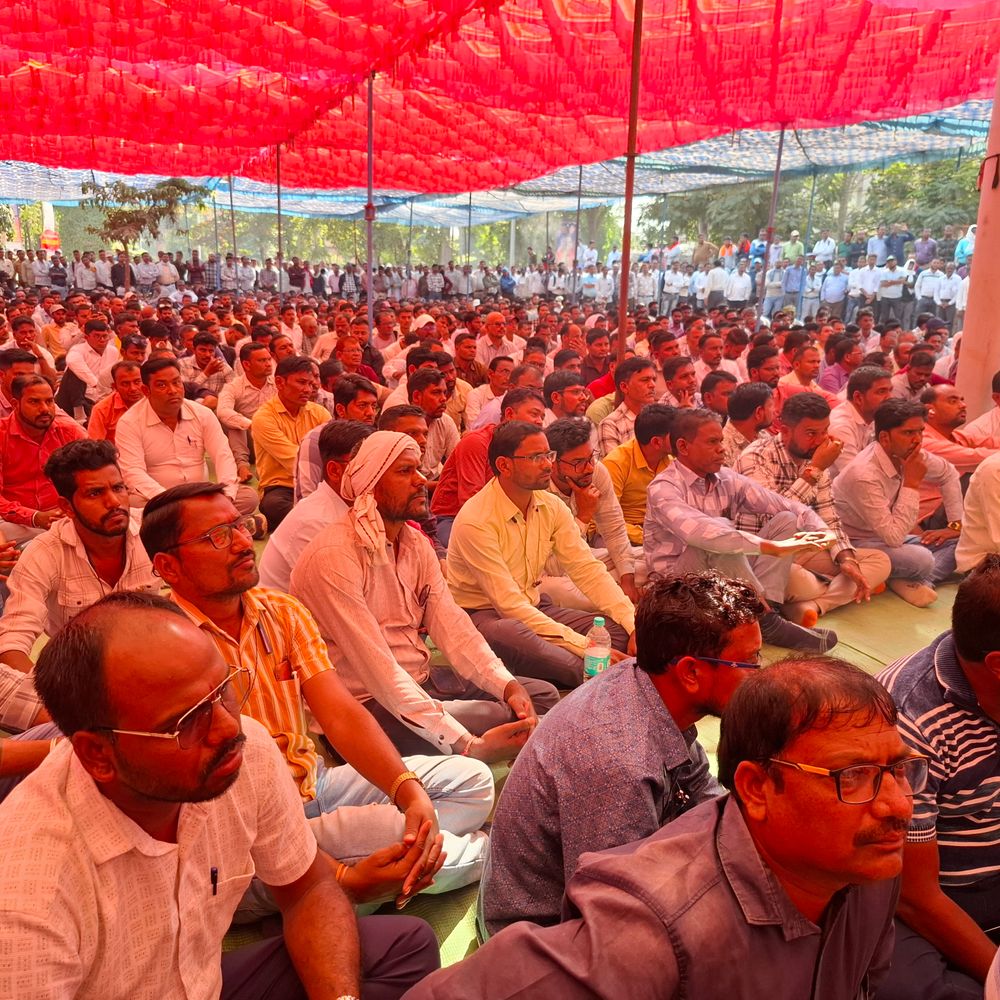 दुर्ग में धान खरीदी से पहले 7 अनुपस्थित कर्माचारी बर्खास्त:सहकारी समितियों की हड़ताल जारी, प्रशासन ने वैकल्पिक व्यवस्था शुरू की