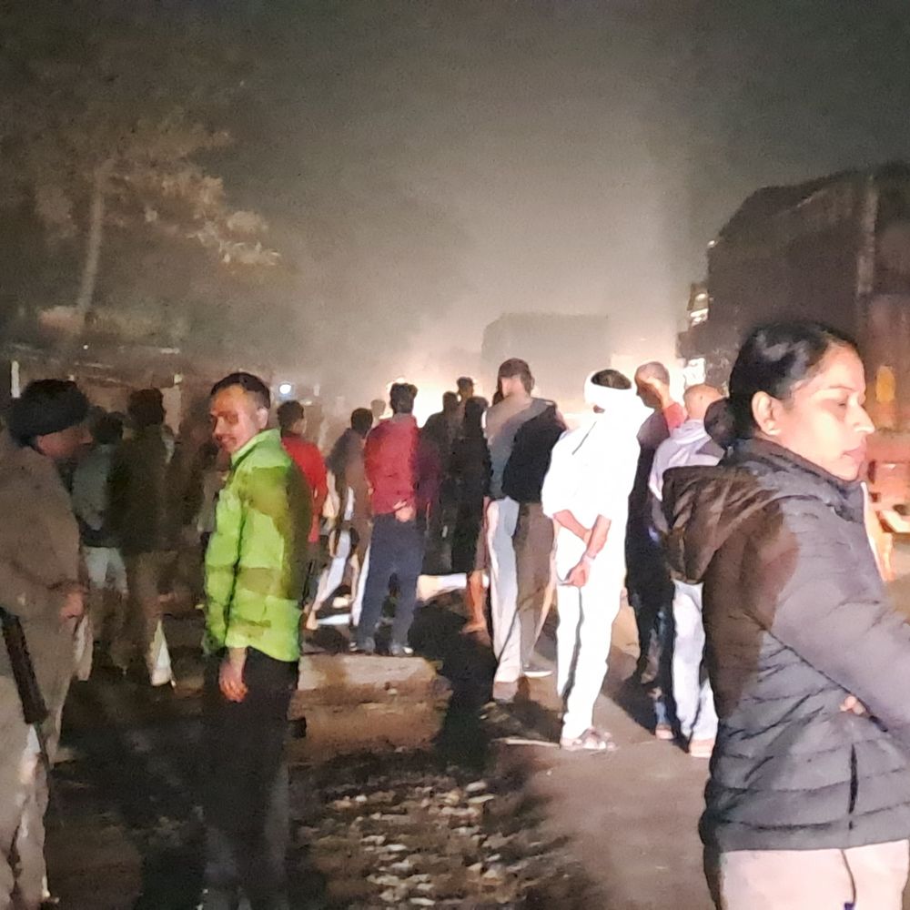 अज्ञात वाहन ने अधेड़ को कुचला, मौके पर मौत:आक्रोशित लोगों ने NH-28 जाम किया, परिजन को 20 हजार का चेक मिला