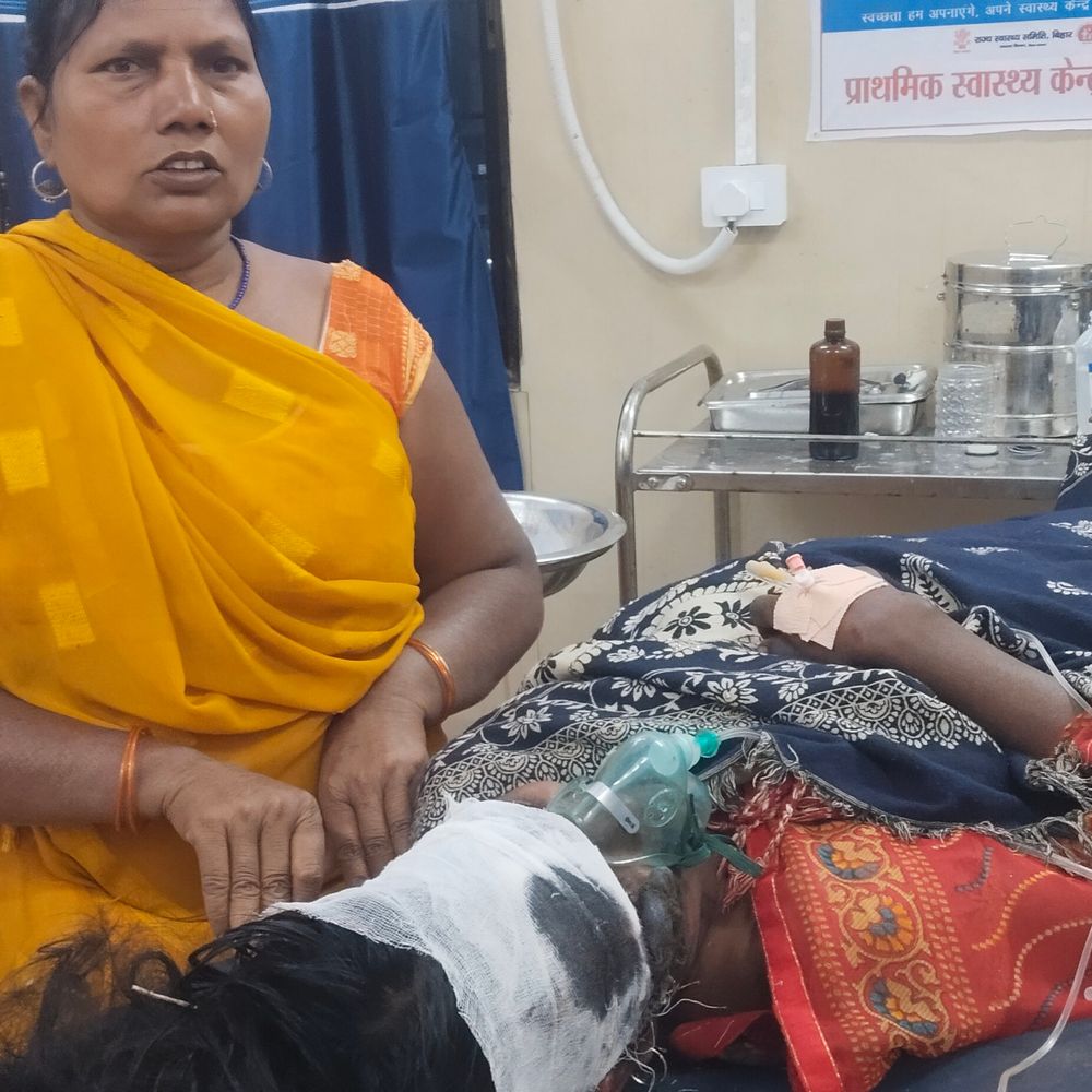 तिलौथू में बाइक की टक्कर से महिला घायल:सड़क पार करते समय हुई घटना, गंभीर हालत में सासाराम रेफर