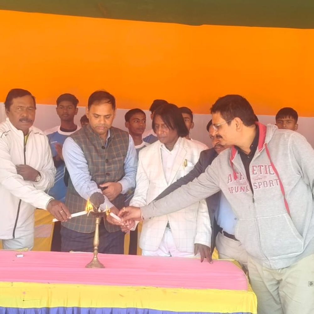 नवादा में स्टेट लेबल हैंडबॉल टूर्नामेंट शुरू:हरिश्चंद्र स्टेडियम में प्रभारी जिला खेल पदाधिकारी ने किया उद्घाटन, कहा-नेतृत्व क्षमता विकसित करें