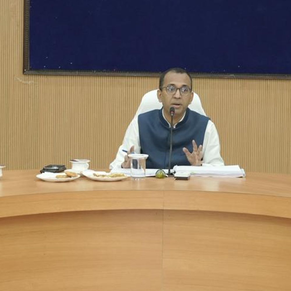 कार्यक्रम को गंभीरता से लेने की जरूरत है