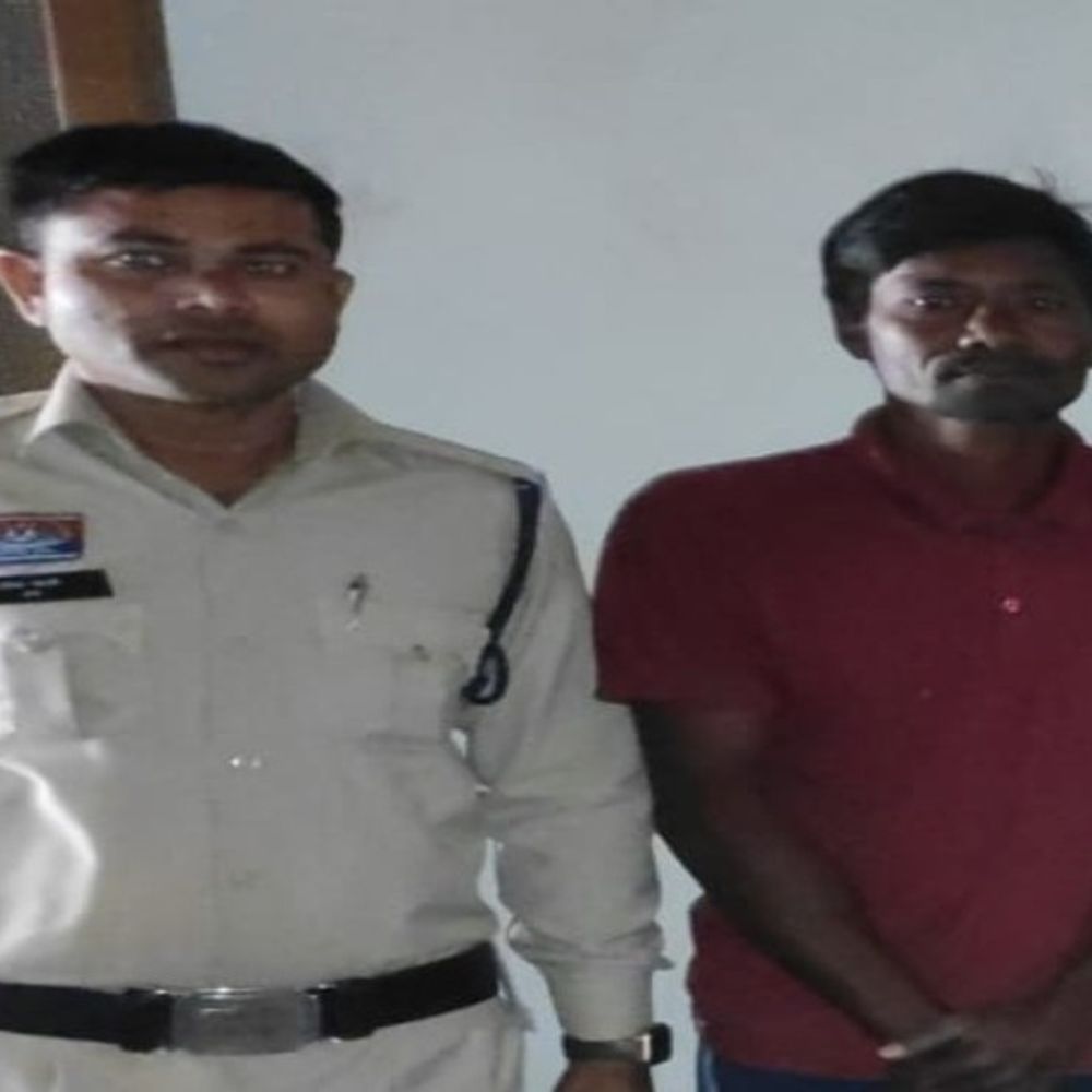 दुष्कर्म का आरोपी हथकड़ी सहित फरार:  पेशी के बाद 3 आरक्षकों को चकमा दिया, एसपी ने किया निलंबित – janjgir champa News
