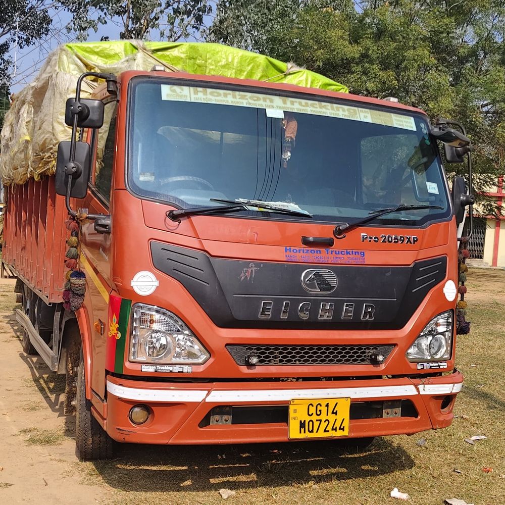 उड़नदस्ता टीम ने 423 बोरी अवैध धान जब्त किया:जशपुर में दो ट्रकों से पकड़ा गया धान, ड्राइवर-मालिकों के नाम उजागर, वाहन थाने में जब्त