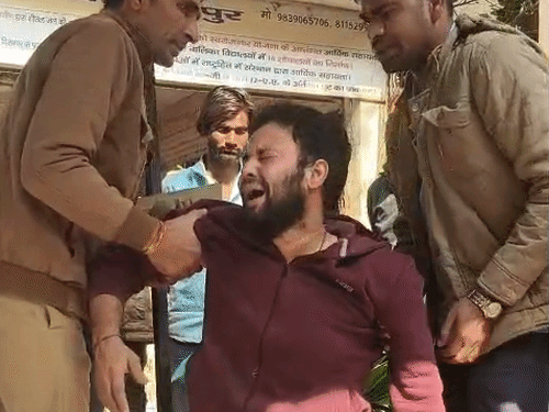 कानपुर एक्सीडेंट में पिता का छलका दर्द…:  कहा- मेरे बेटे का सिर कहां हैं, बर्थडे पर साइकिल दिलाई थी, कौन चलाएगा ? – Kanpur News