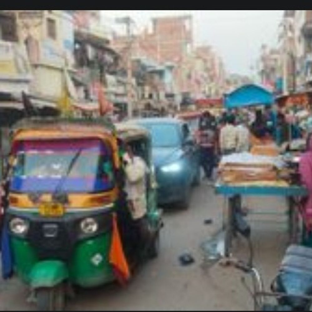 शकूराबाद बाजार में अतिक्रमण से जाम की समस्या:लोग परेशान, प्रशासन पर अनदेखी का आरोप, अंचलाधिकारी ने कार्रवाई का आश्वासन दिया