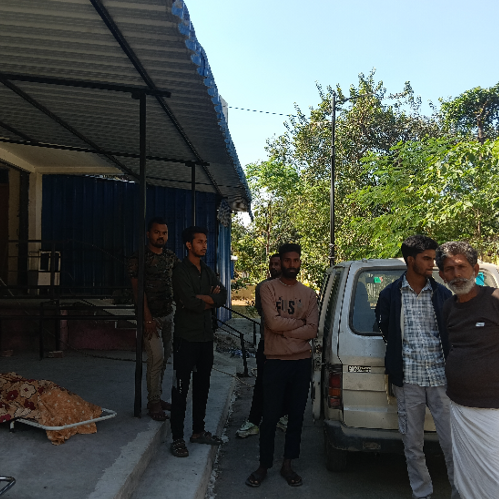 पूर्णिया में सड़क हादसे में बाइक सवार की मौत:ऑफिस से घर लौटने के दौरान तेज रफ्तार वाहन ने मारी थी टक्कर, मौके पर गई जान