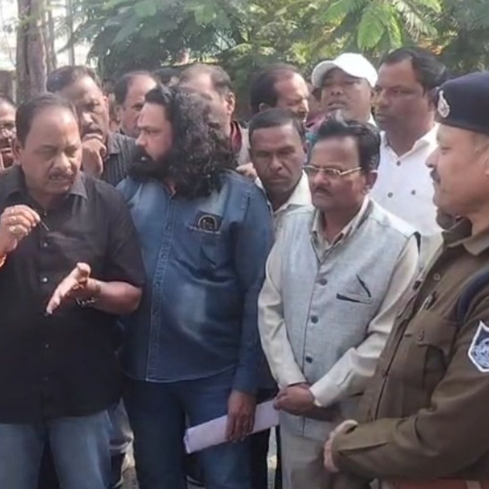 अवैध कोयला खनन के खिलाफ कांग्रेस का प्रदर्शन:विधायक ने थाने में सौंपा ज्ञापन, बोले- बंद खदानों में हो रही मजदूरों की मौत; आंदोलन की चेतावनी