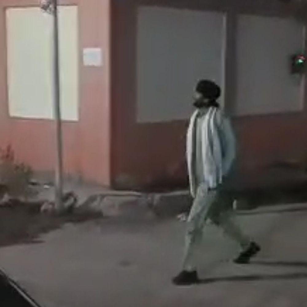 सतना में शराबी का हाईवोल्टेज ड्रामा- VIDEO:बीच सड़क पर डीजे बजाकर नाचा, पहले भी कान पकड़कर मांग चुका है माफी