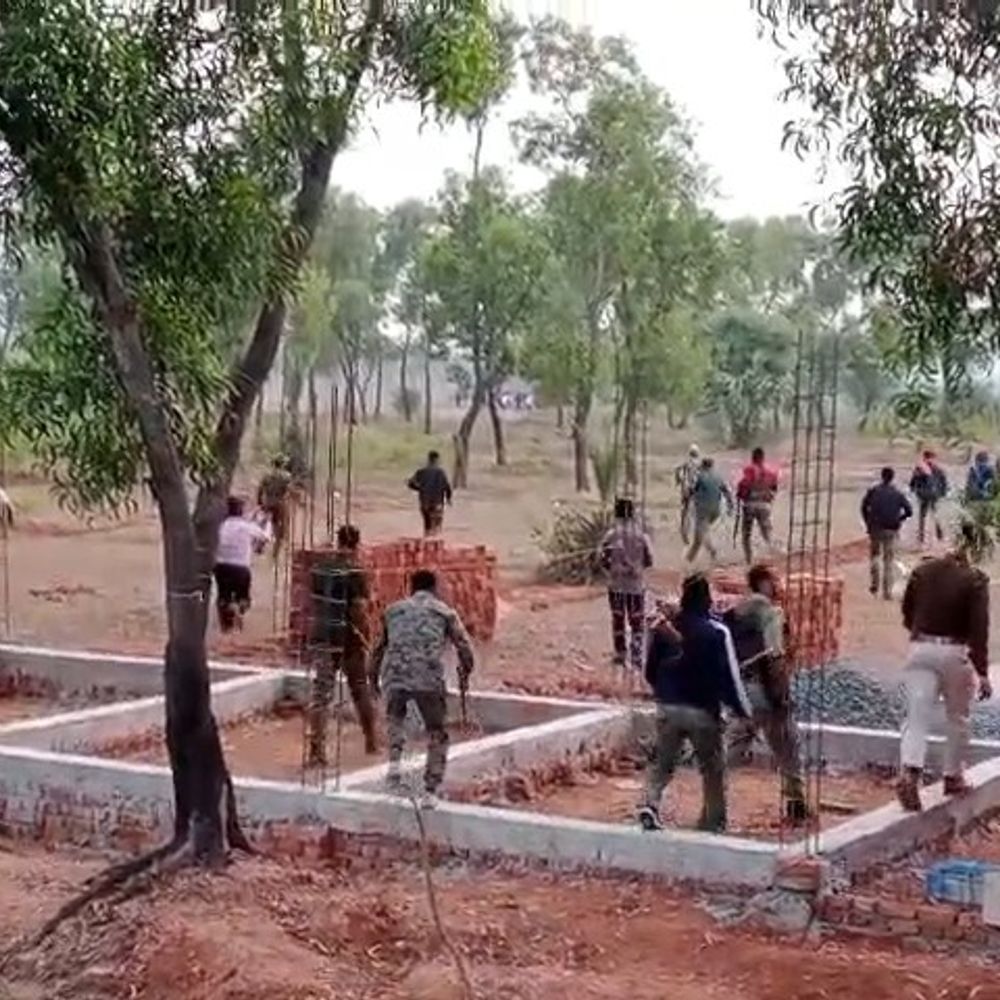 गिरिडीह में जमीन विवाद पर हवाई फायरिंग:  दोनों पक्षों के सैकड़ों लोग जुटे, इलाके में दहशत; कैंप कर रही पुलिस – Giridih News