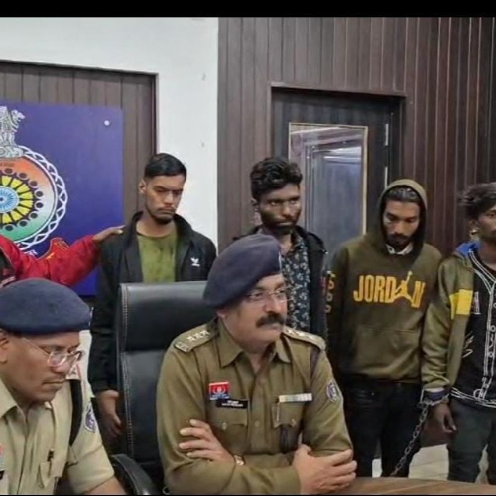 वाहन चेकिंग के दौरान पकड़ाए नशे के कारोबारी:स्कूटी की डिक्की में भरकर ले जा रहे थे प्रतिबंधित दवा; 5 आरोपी गिरफ्तार