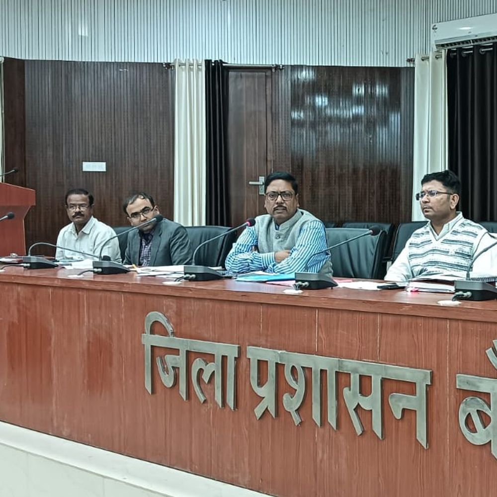 75 दिनों से अधिक पेंडिंग मामलों पर डीएम सख्त:बांका में राजस्व विभाग की समीक्षा बैठक में बोले-कार्य में न हो लापरवाही