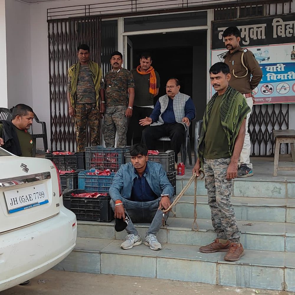जमुई में लग्जरी कार में बनाया था गुप्त तहखाना:झारखंड से लाई जा रही थी विदेशी शराब की बड़ी खेप, एक तस्कर गिरफ्तार