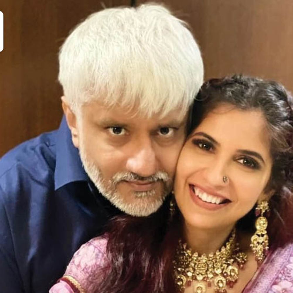 विक्रम भट्‌ट ने फर्जी वेंडरों के खाते में ली रकम:गिरफ्तार को-प्रोड्यूसर का खुलासा, पत्नी के अकाउंट में ट्रांसफर होता था करोड़ों का पेमेंट