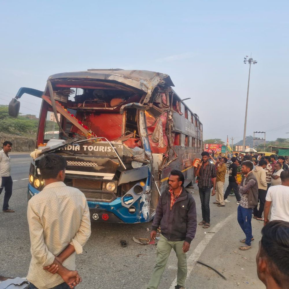 ब्यावर में बस-डम्पर भिड़ंत, 8 पर्यटक घायल:  एक गंभीर हालत में अजमेर रेफर, भावनगर से लौट रहे थे 40 यात्री – Bayavar News