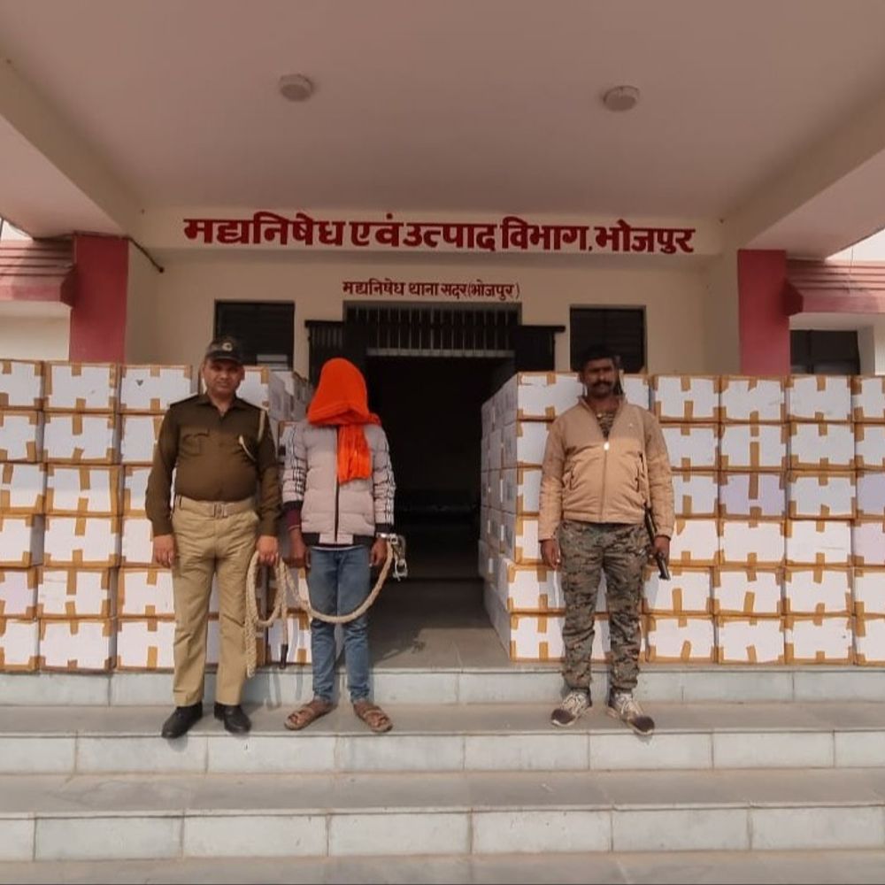 ट्रक से डेढ़ करोड़ का प्रतिबंधित कफ सिरप बरामद:देहरादून से लाई जा रही थी खेप, पटना में डिलीवरी होनी थी; यूपी के ड्राइवर अरेस्ट