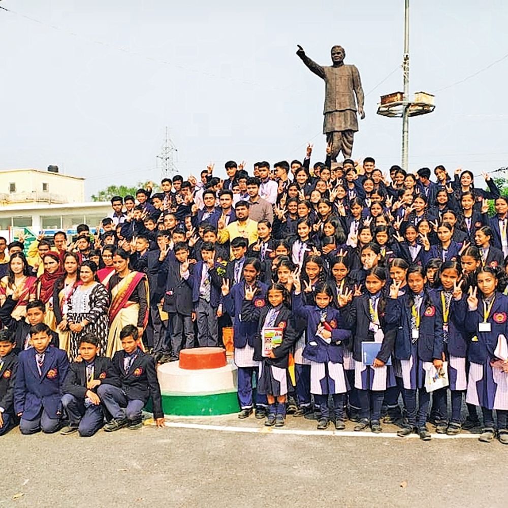 छात्रों ने कृषि विज्ञान भवन का शैक्षणिक दौरा किया आधुनिक खेती करने से जुड़ी तकनीक साझा की गई