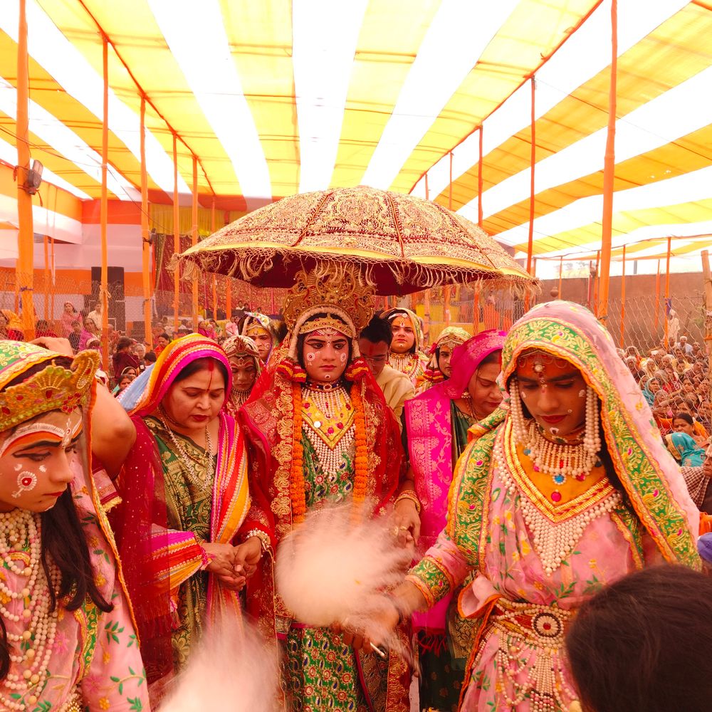 बक्सर में सिया-पिया मिलन महोत्सव, पुष्प वाटिका प्रसंग का मंचन:राम-लक्ष्मण को मालियों ने रोका, 'जय श्रीराम' के नारों से गूंजा क्षेत्र