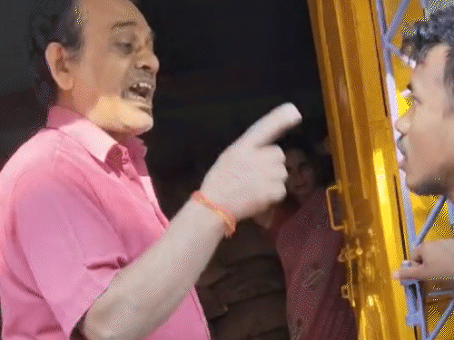 उपभोक्ता से मारपीट का वीडियो वायरल:खगड़िया में दोषी डीलर का लाइसेंस रद्द, कानूनी कार्रवाई के आदेश