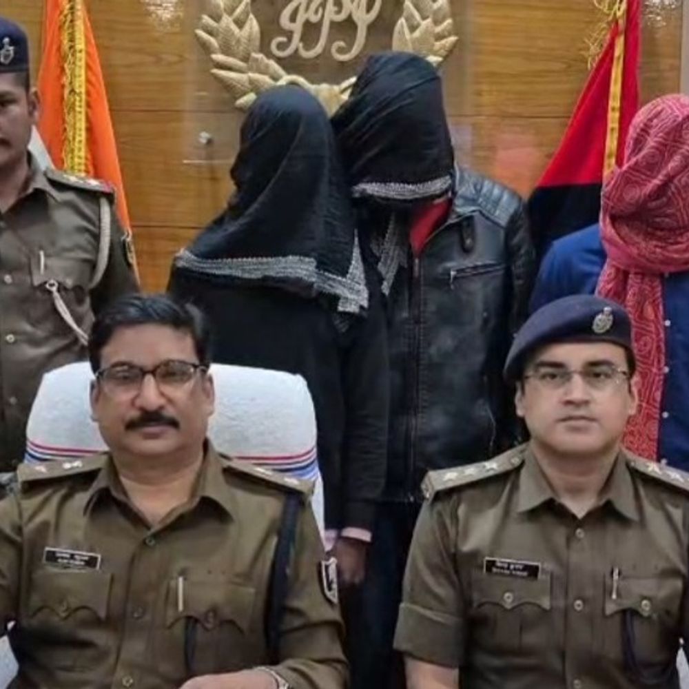 मुखिया हत्याकांड में नामजद आरोपी सहित तीन गिरफ्तार:पिपरिया पुलिस ने हथियार किए बरामद, अपराध की बना रहे थे योजना