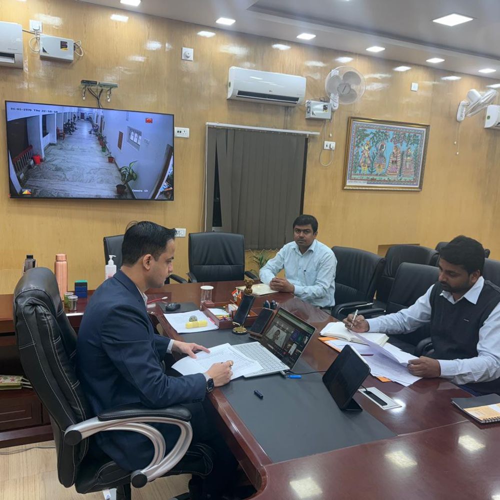 मधुबनी डीएम ने धान खरीद की समीक्षा की:अक्रियाशील पैक्स पर जताई नाराजगी, दिए सख्त निर्देश