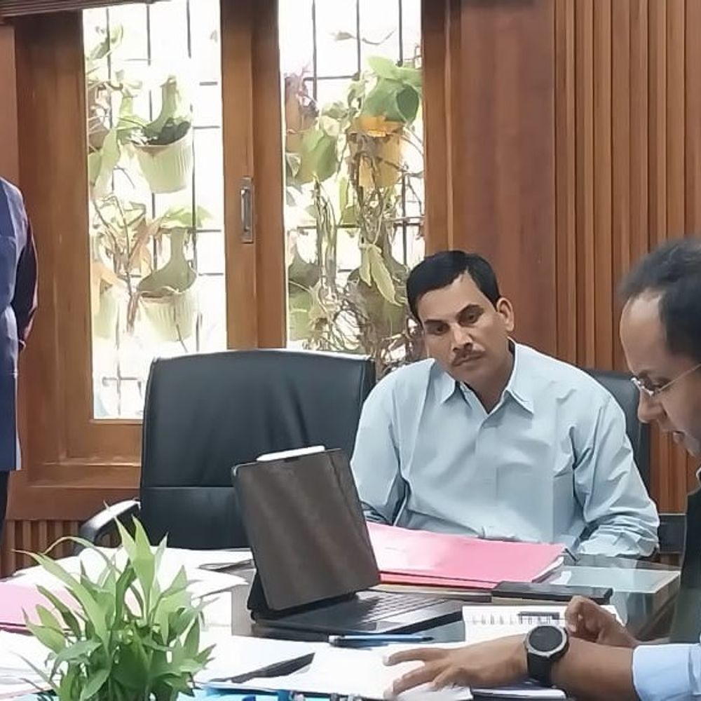 DM ने वार्षिक परीक्षा तैयारियों की समीक्षा की:नवादा में मैट्रिक के 33, इंटर के 36 केंद्र बनाए गए, 76,467 छात्र शामिल होंगे