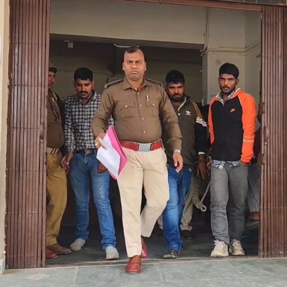 गायघाट में हरियाणा के तीन शराब तस्कर गिरफ्तार:  मैठी टोल प्लाजा के पास 409 लीटर विदेशी शराब के साथ पकड़ाए – gaighat News