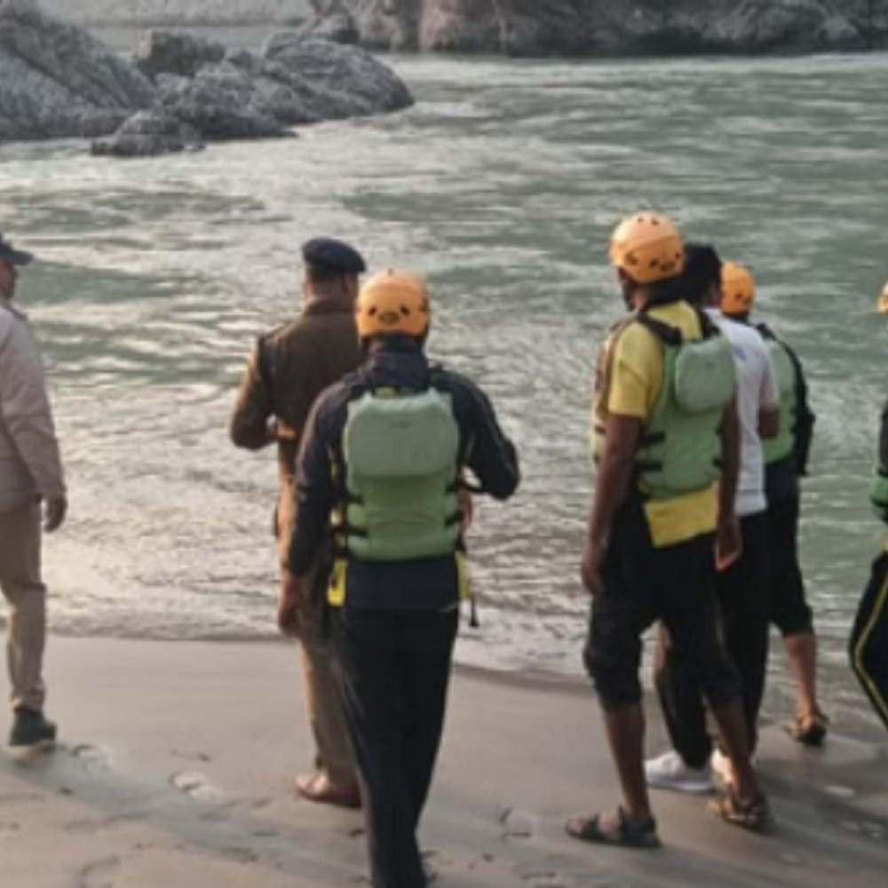 गंगा में बहे दो पर्यटक, एक लापता:  नोएडा से घूमने आए थे चारों, गोवा बीच पर नहाते समय हादसा – Dehradun News