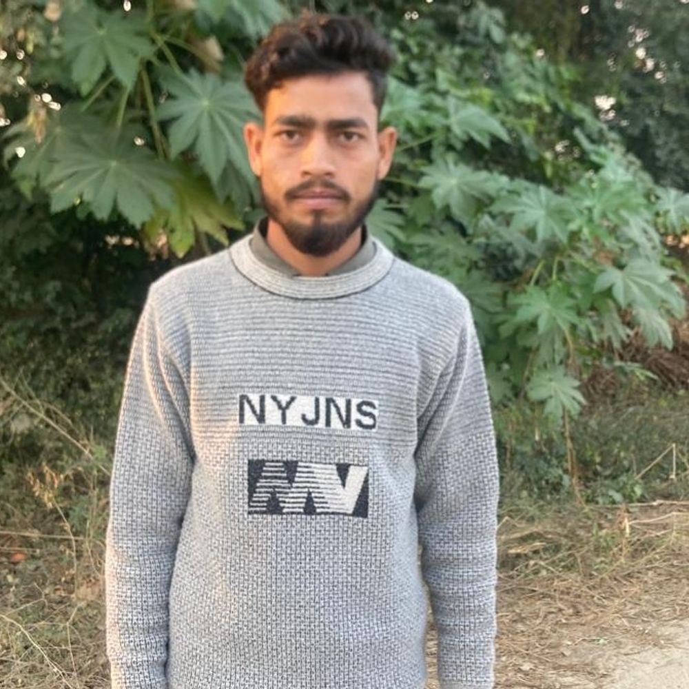 एटा में युवक का फंदे से लटका मिला शव:गुरुग्राम से घर आया युवक दिन से लापता था, पुलिस जांच में जुटी