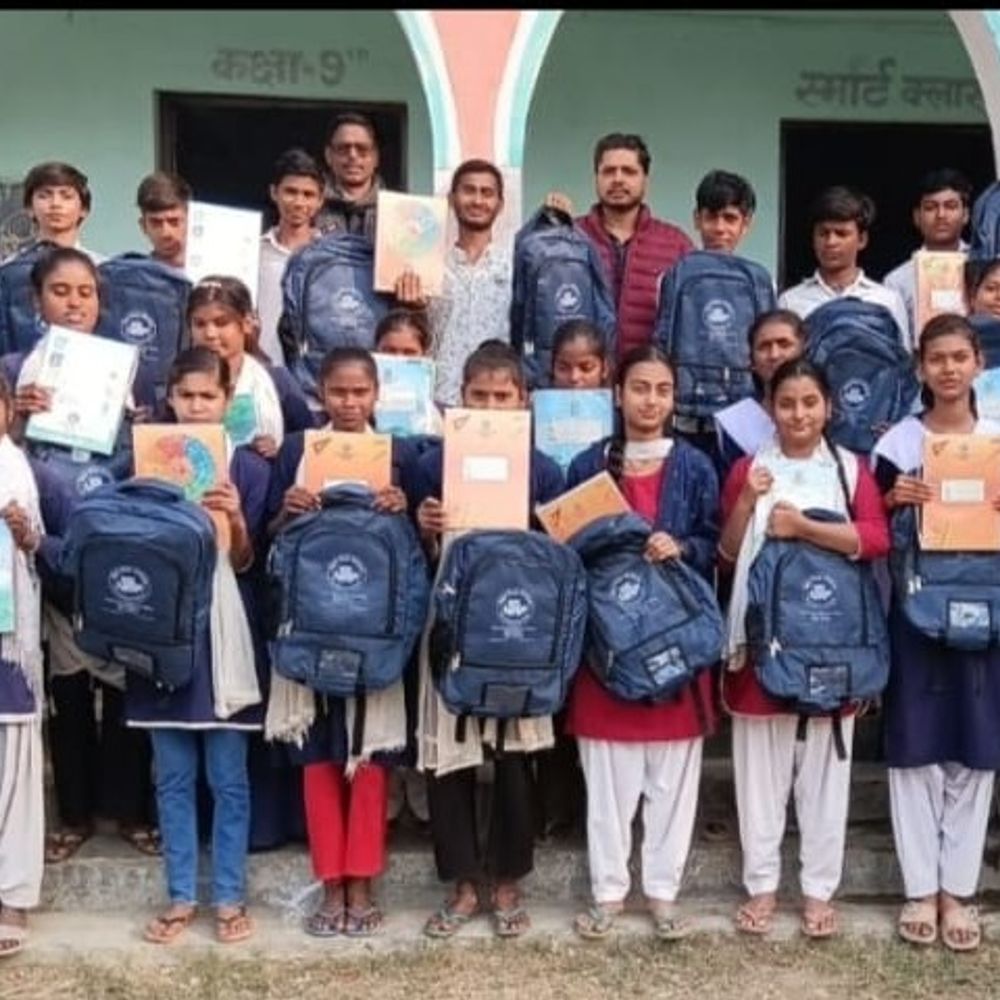 दोस्तियां कटैया विद्यालय में किट वितरण:  छात्रों को कॉपी, बैग सहित अन्य सामग्री मिली, शिक्षा को बढ़ावा देने का लक्ष्य – Sheohar News