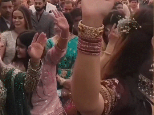 देवर की बारात में डिंपल के डांस का VIDEO:  बेटी अदिति ने भी दिया साथ, दूल्हे ने अखिलेश के पैर छुए – Uttar Pradesh News