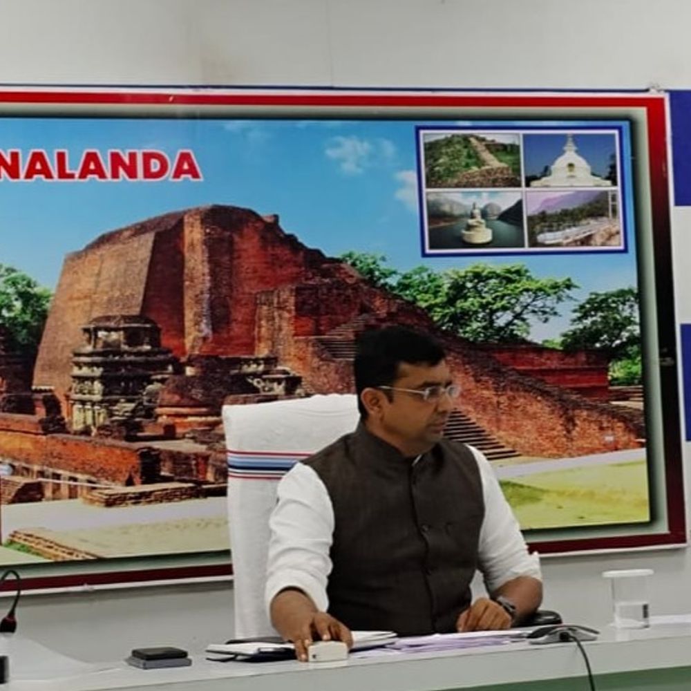 नालंदा में पराली जलाने वालों पर होगी कड़ी कार्रवाई:DBT पंजीकरण रद्द करने के आदेश, कंबाइन हार्वेस्टर के संचालन पर विशेष निगरानी