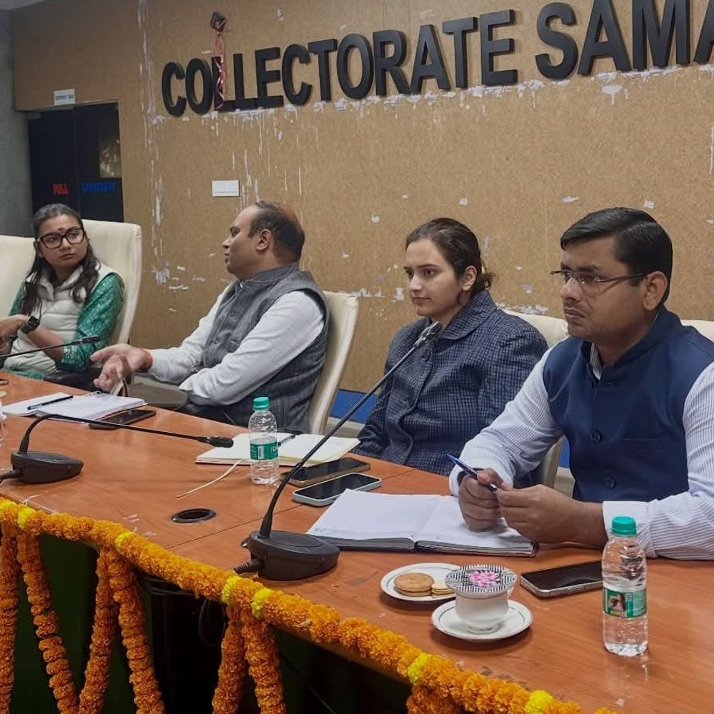 समस्तीपुर में सांसद ने की अधिकारियों के साथ समीक्षा:रेलवे गुमटी पर काम शुरू करने का फीडबैक लिया, कहा- गरीब के घर तक पहुंचे फायदा