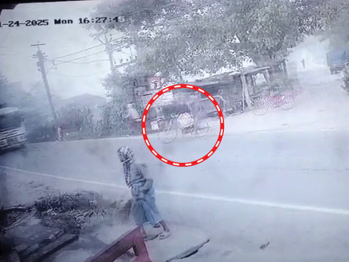 स्कूल जा रही छात्राओं को डंपर ने उड़ाया, सड़क जाम-आगजनी:वैशाली में 200 मीटर घसीटते हुए ले गया ड्राइवर; चश्मदीद बोला- टकराते ही चीख पड़ी लड़कियां