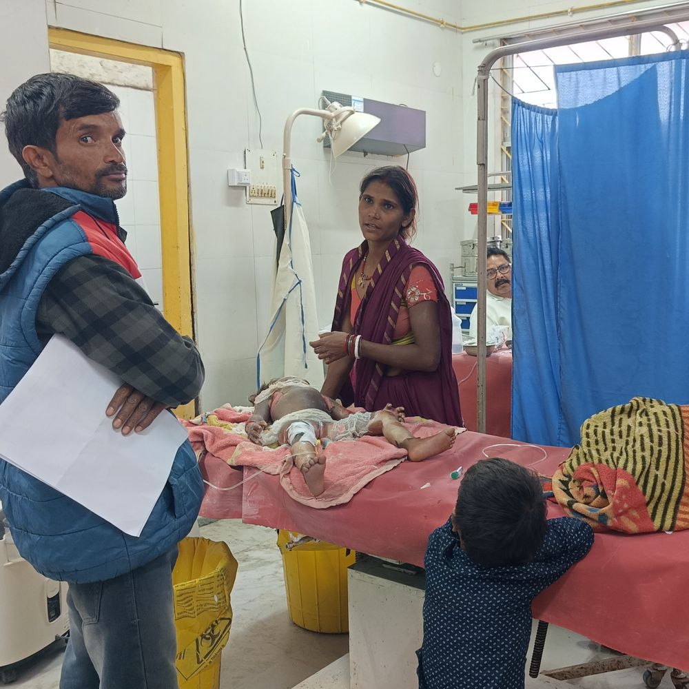 पुआल में लगी आग, दो मासूमों की मौत:  गुमला में खेल-खेल में लगी चिनगारी, रिम्स ले जाते समय तोड़ा दम – Gumla News