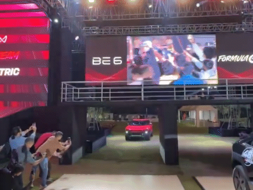 महिंद्रा BE 6 फॉर्मूला-ई एडिशन लॉन्च, शुरुआती कीमत ₹23.69 लाख:रेस इंस्पायर्ड ग्राफिक्स के साथ 12.3 इंच ट्विन स्क्रीन्स, फुल चार्ज में 682km चलेगी