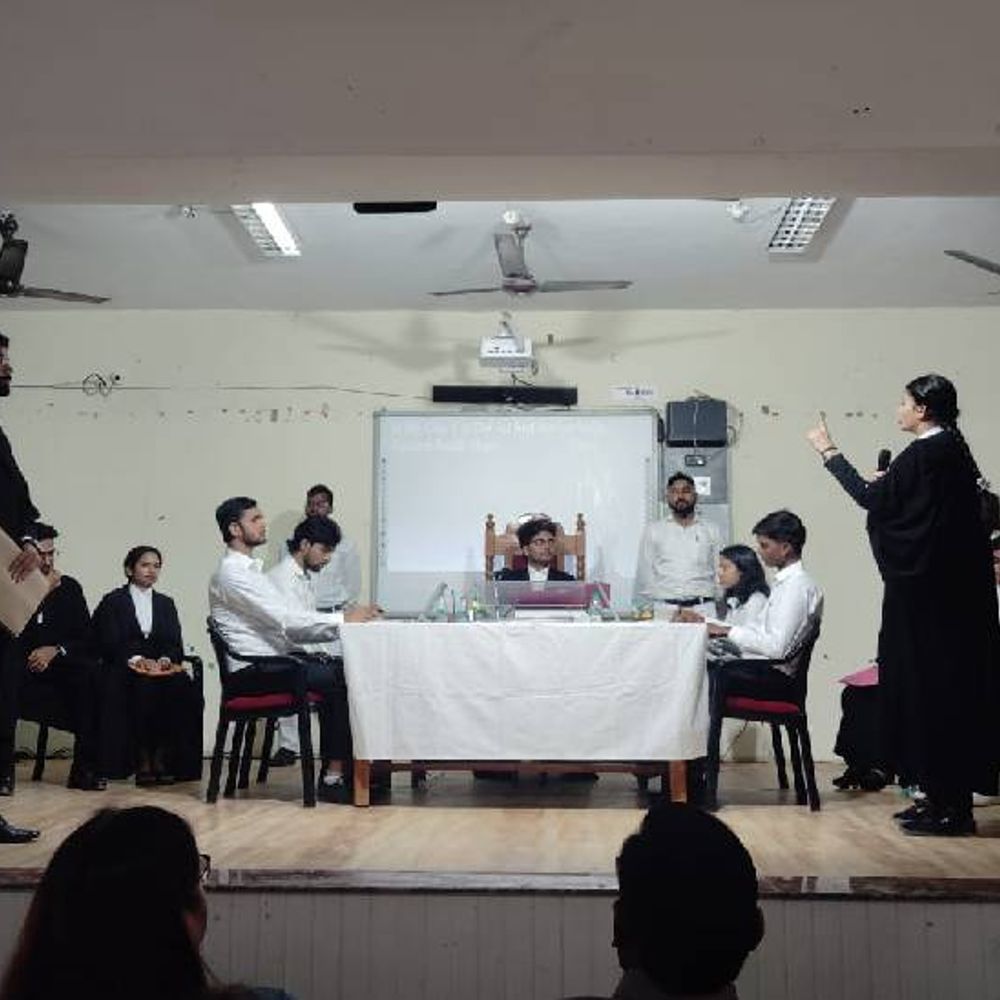 DDU में मूट कोर्ट का आयोजन:लॉ स्टूडेंट्स ने रीक्रिएट किया नोएडा का चर्चित 'आरुषि हत्याकांड'