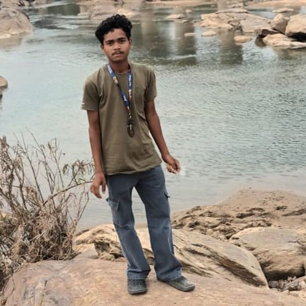 गुमला में 10वीं के छात्र ने की खुदकुशी:  कुछ दिनों से था बीमार, घटना के वक्त घर में नहीं था कोई; फंदे से लटका मिला शव – Gumla News