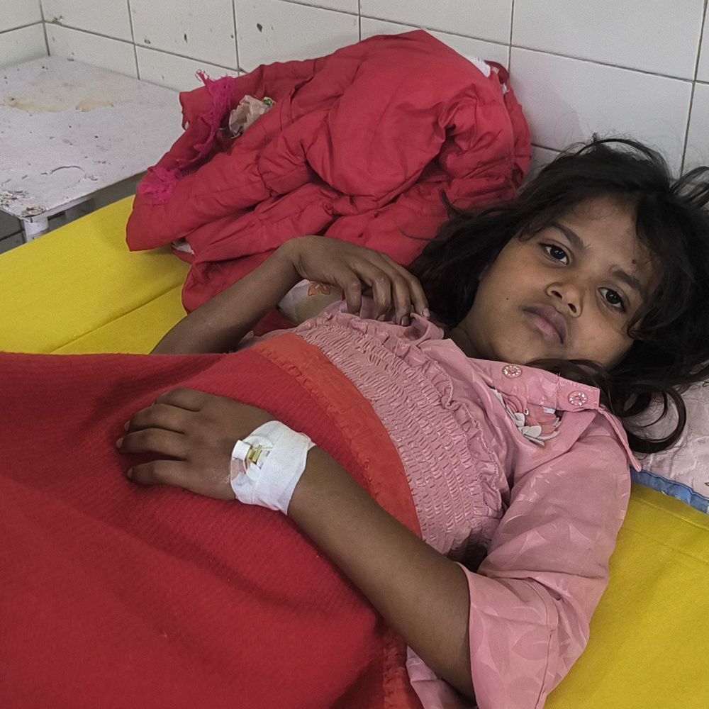 बच्चों के विवाद में 12 वर्षीय बालिका को पीटा:मैनपुरी के बरनाहल में हुई घटना, घायल अस्पताल में भर्ती