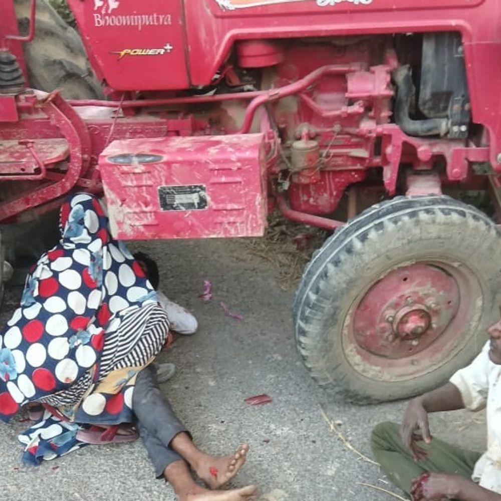 बाराबंकी में ट्रैक्टर-बाइक टक्कर, एक युवक की मौत:दूसरा घायल अस्पताल में भर्ती, पुलिस जांच जारी