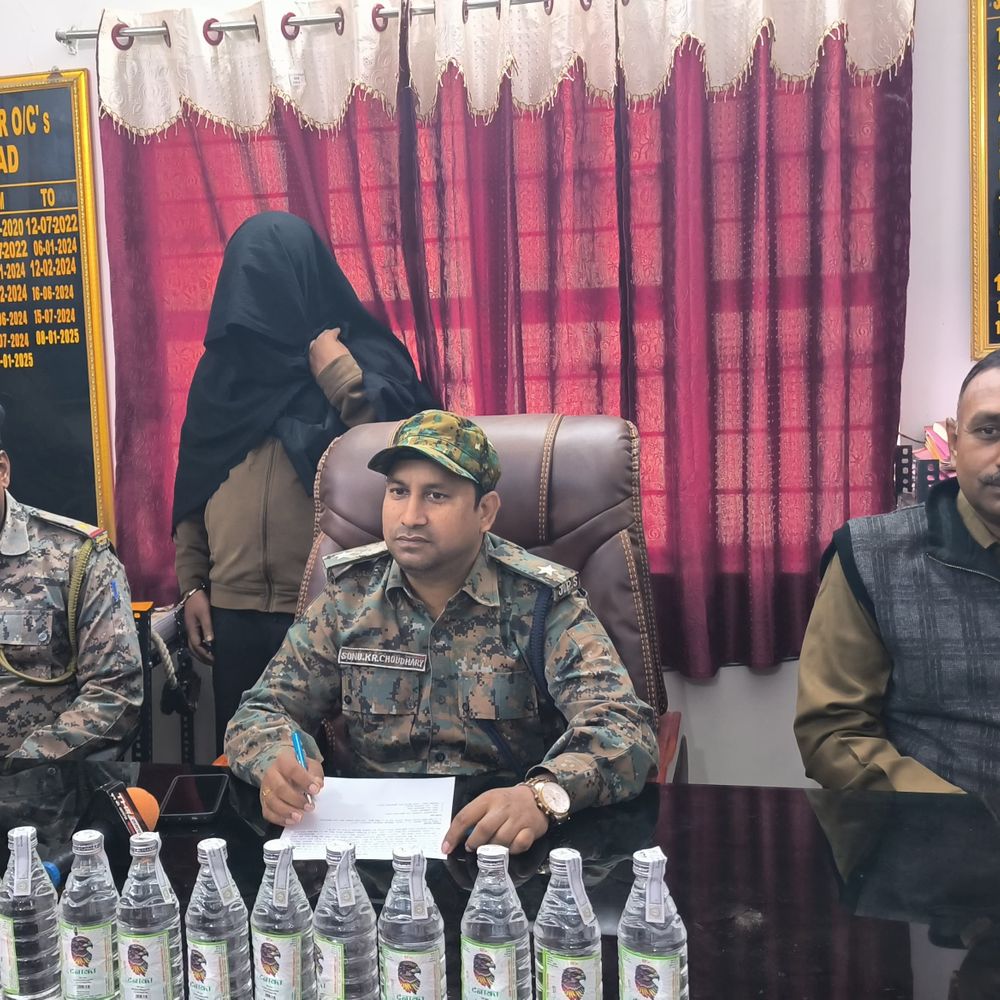 पलामू में अवैध शराब के साथ बोलेरो जब्त:  पुलिस को देख भाग रहा चालक गिरफ्तार, 700 बोतल बरामद – Palamu News