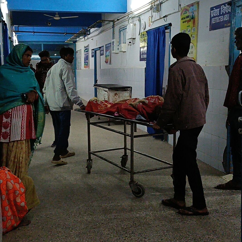 सिकंदरा में वृद्ध महिला को बाइक ने मारी टक्कर:सड़क पार करते समय हादसा, गाड़ी छोड़कर युवक मौके से फरार