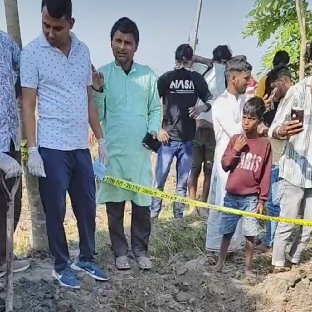 लापता टीचर का शव धनतोला पंचायत में दफन मिला:किशनगंज में 2 महीने बाद हत्या का खुलासा, पुलिस ने शुरू की बरामदगी