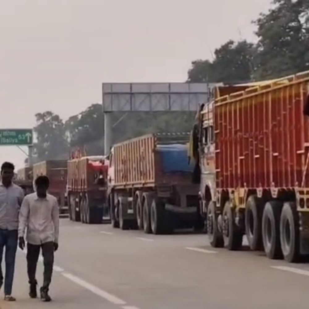 NH-922 पर 15KM लंबा जाम,UP जाने वाले को परेशानी:बिहार के रास्ते लाल बालू के अवैध कारोबार पर कार्रवाई के आदेश