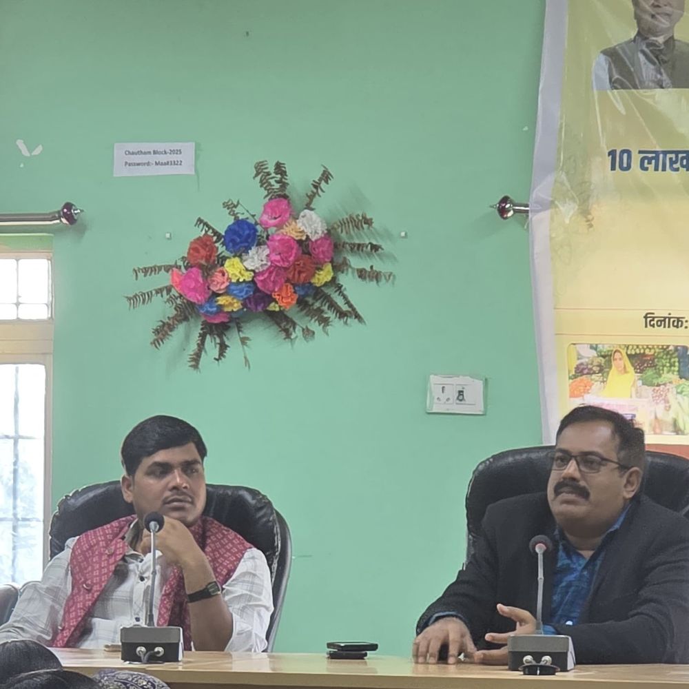 चौथम में जीविका दीदियों के उत्थान को लेकर बैठक:बीडीओ ने रोजगाा सृजन पर चर्चा की, लघु उद्योगों के शुरू करने पर जोर दिया