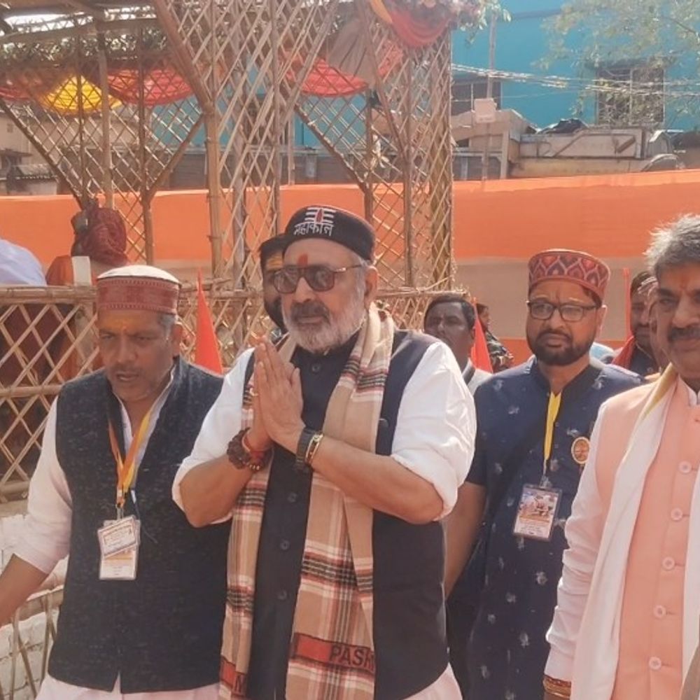 केंद्रीय मंत्री गिरिराज सिंह देवघर पहुंचे, यज्ञ में हुए शामिल:  बाबा बैद्यनाथ के दर्शन कर सनातन धर्म की रक्षा की कामना की – Deoghar News