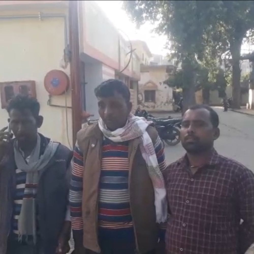 बदायूं में सड़क हादसे में महिला की मौत:भतीजा गंभीर घायल, ट्रक ने बाइक को मारी टक्कर